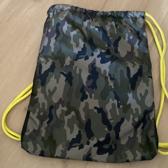 Adidas Drawstring Bag Gently Used - Picture 8 of 9